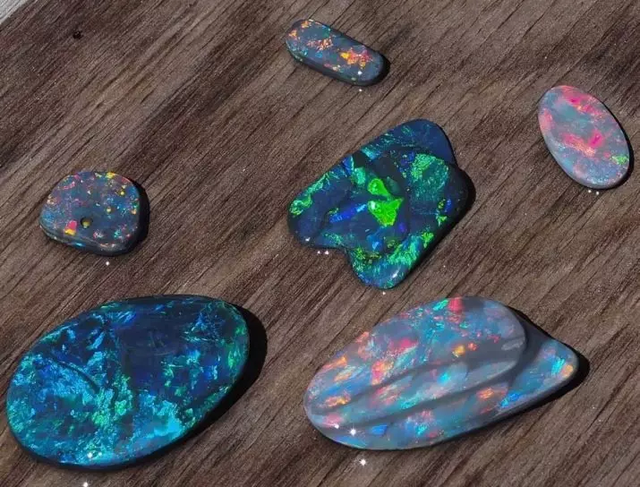 Black Opal (22 Foto): Magic dan Ciri-ciri Lain dari Batu Australia. Bagaimana untuk membezakan opal semulajadi dari palsu? 3284_4