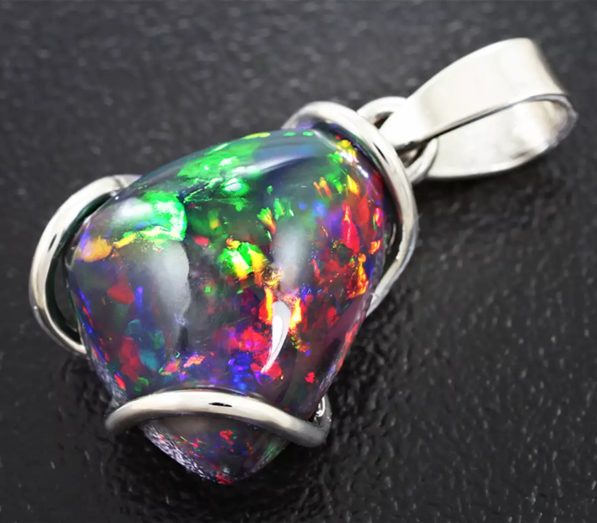 Opal hideung (22 Poto): Sihir sareng sipat sanés batu Australia. Kumaha ngabédakeun opal alam tina palsu? 3284_8