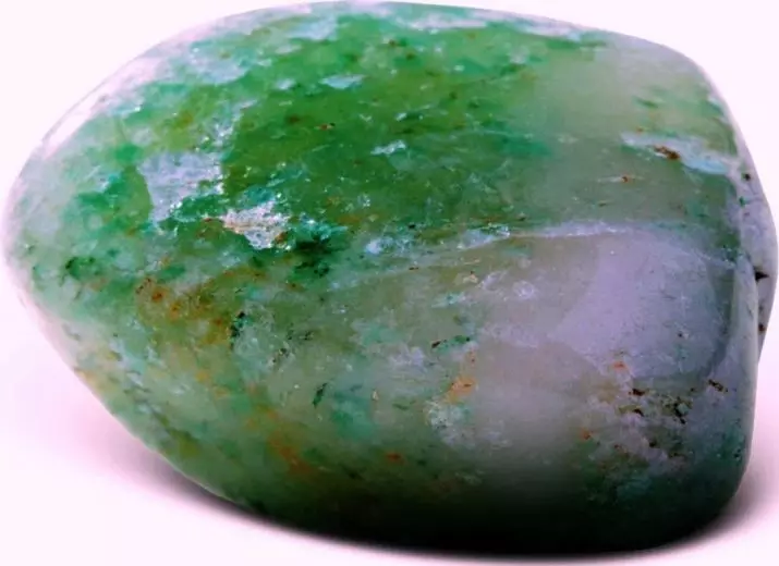 Batu Zmeevik (40 poto): Sumbul sareng nyageurkeun sipat téks, variétas Mineral. Saha anu muncul? 3288_6