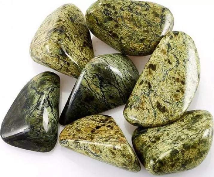 Камень змеявік (40 фота): магічныя і гаючыя ўласцівасці серпентина, разнавіднасці мінерала, значэнне для чалавека. Каму падыходзіць? 3288_8