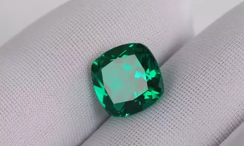 Come distinguere lo smeraldo naturale da artificiale? Come determinare l'autenticità della pietra a casa? 3291_15