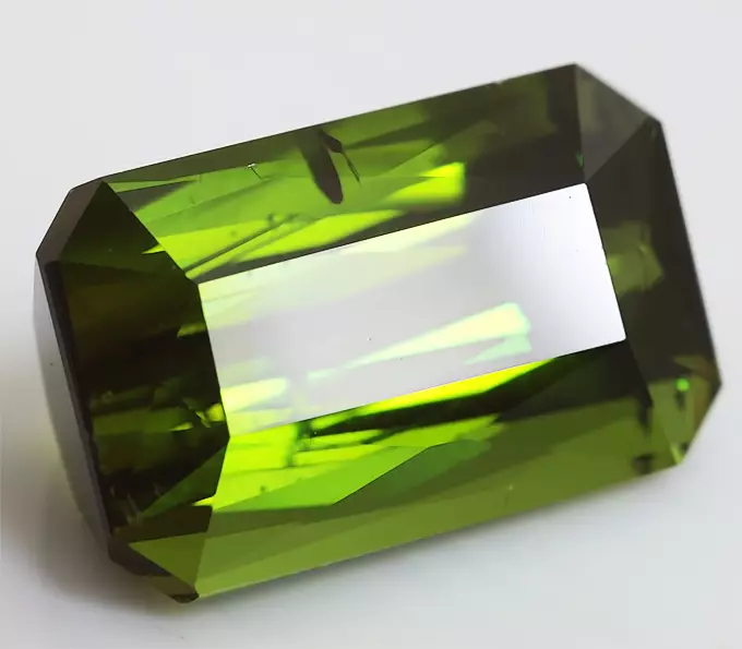 ¿Cómo distinguir la esmeralda natural de artificial? ¿Cómo determinar la autenticidad de la piedra en casa? 3291_17