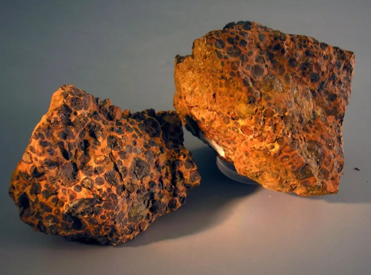 Hematita (47 slike): Healing i magične osobine kamena. Mineralna vrijednost, boja i aplikacija. Kako razlikovati prirodni kamen od lažnog? Kako on izgleda kao i ono kamenje u kombinaciji? 3293_31