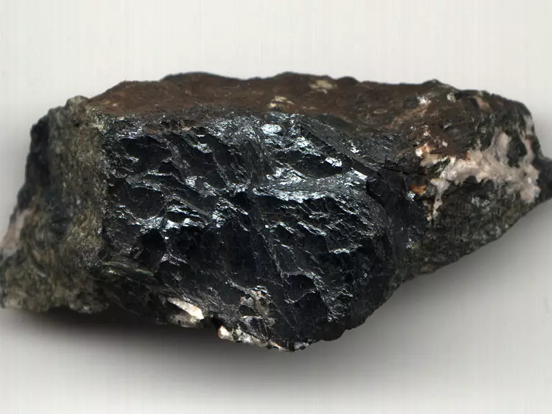 Hematita (47 slike): Healing i magične osobine kamena. Mineralna vrijednost, boja i aplikacija. Kako razlikovati prirodni kamen od lažnog? Kako on izgleda kao i ono kamenje u kombinaciji? 3293_6
