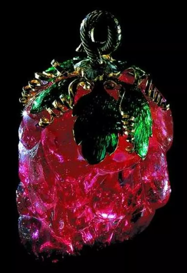 Rubellit (33 fotiek): Čo to je a čo to vyzerá? Kamenná hodnota Pink Tourmaline, Magic a terapeutické vlastnosti Ural Sibír 3294_7