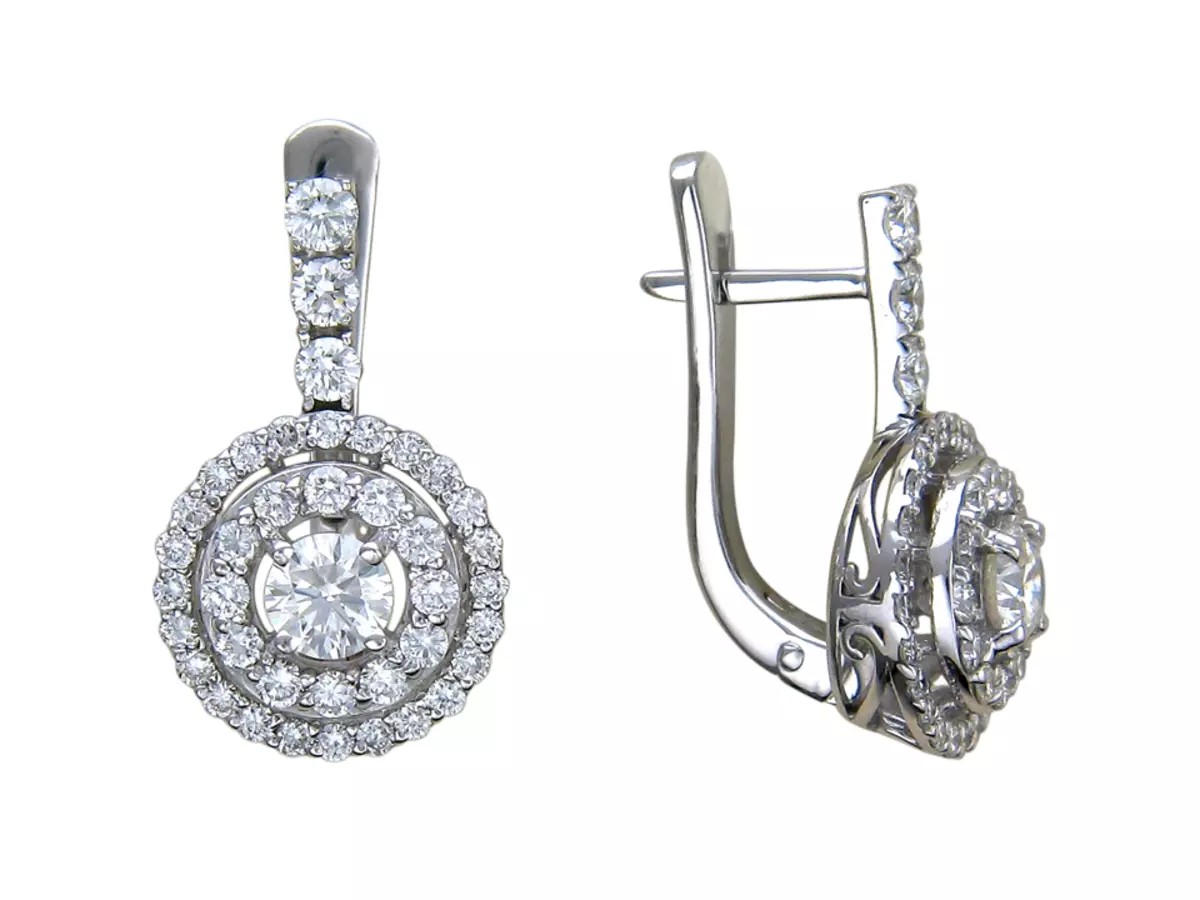 ડાયમન્ડ earrings (147 ફોટા): નીલમ સાથે સોનાની લવિંગ કેવી રીતે પસંદ કરવી, કેવી રીતે પનીર સાથે વસ્તુઓ સાફ કરવી 3301_83