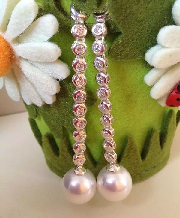 珍珠耳环（81张照片）：金色和银色耳环，黑珍珠，长而短的按钮和康乃馨，珠宝 3305_23