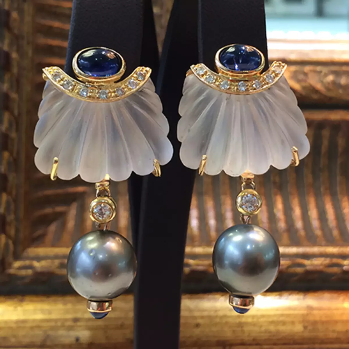 珍珠耳环（81张照片）：金色和银色耳环，黑珍珠，长而短的按钮和康乃馨，珠宝 3305_24