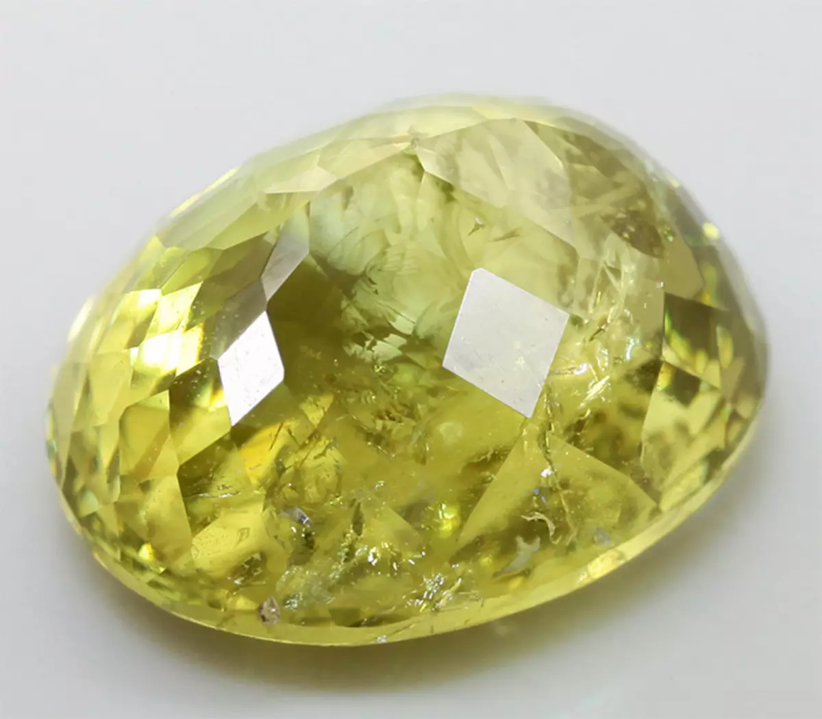 Granat (60 fotografij): Je to dragocen ali poldragi kamen? Magic in Terapevtske lastnosti granate, vrste minerala, njegov pomen za žensko 3312_18