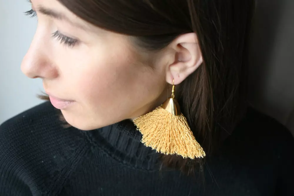 Gouden oorbellen (137 foto's): Mode oorbellen 2021 in de vorm van katten, ringen, vlinders en neus voor vrouwen met parel en geel goud 3317_136