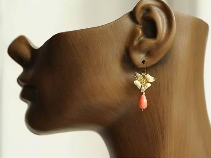 Hoa tai vàng (137 ảnh): Bông tai thời trang 2021 ở dạng mèo, nhẫn, bướm và mũi cho phụ nữ có ngọc trai và vàng vàng 3317_18