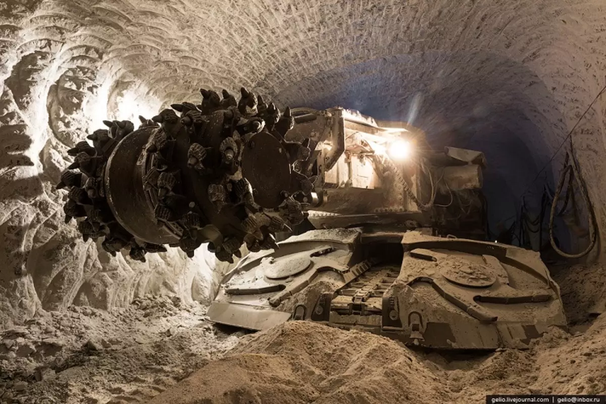 Diamentowe górnictwo (33 zdjęcia): Gdzie je dostają w Rosji? Depozyt w Yakutia, Afryce i inne miejsca 3324_11