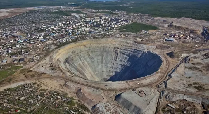 Diamond Mining (33 ခု): ရုရှား၌သူတို့ဘယ်မှာရသနည်း။ Yakutia, အာဖရိကနှင့်အခြားနေရာများတွင်အပ်ငွေ 3324_2