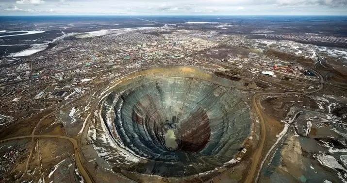 Mining de diamantes (33 fotos): ¿Dónde los consiguen en Rusia? Depósito en Yakutia, África y otros lugares. 3324_25