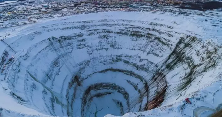 Diamentowe górnictwo (33 zdjęcia): Gdzie je dostają w Rosji? Depozyt w Yakutia, Afryce i inne miejsca 3324_30