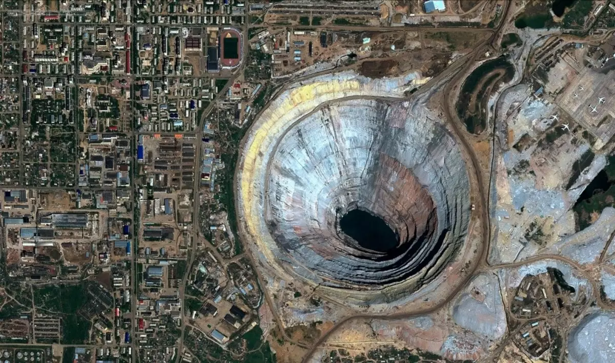 Mining de diamantes (33 fotos): ¿Dónde los consiguen en Rusia? Depósito en Yakutia, África y otros lugares. 3324_4