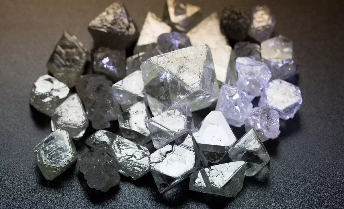 Diamantová těžba (33 fotek): Kde je dostanou do Ruska? Vklad v Yakutia, Africe a další místa 3324_6