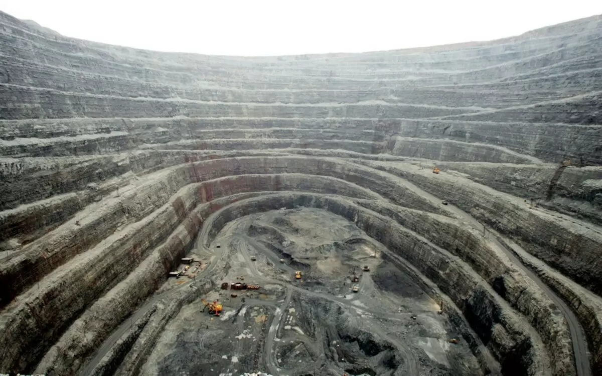 Almaz mining (33 surat): Russiýada nireden alýarlar? Ufrika, Afrika we beýleki ýerlerde goýum 3324_7