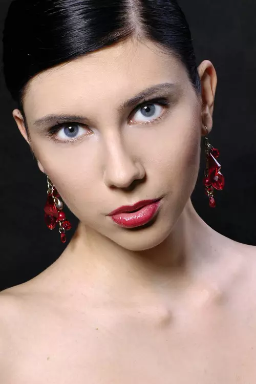 Earringen mei Ruby (66 foto's): Goud- en sulveren earringen, stijlvolle sulveren modellen lykas in mascotte 3337_12