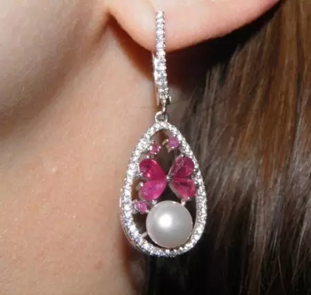 Earrings dengan Ruby (66 foto): Anting Emas dan Perak, Model Perak Bergaya Seperti Maskot 3337_48