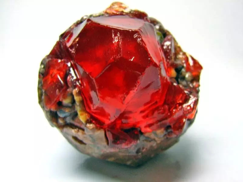 Korvakorut Ruby (66 kuvaa): kulta ja hopea korvakorut, tyylikäs hopeamalleja, kuten maskotti 3337_6