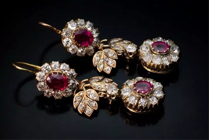 Earrings dengan Ruby (66 foto): Anting Emas dan Perak, Model Perak Bergaya Seperti Maskot 3337_66
