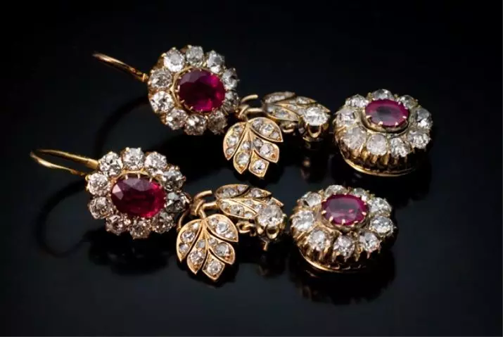 Anting-anting dengan Ruby (66 foto): anting-anting emas dan perak, model perak yang bergaya seperti maskot 3337_66