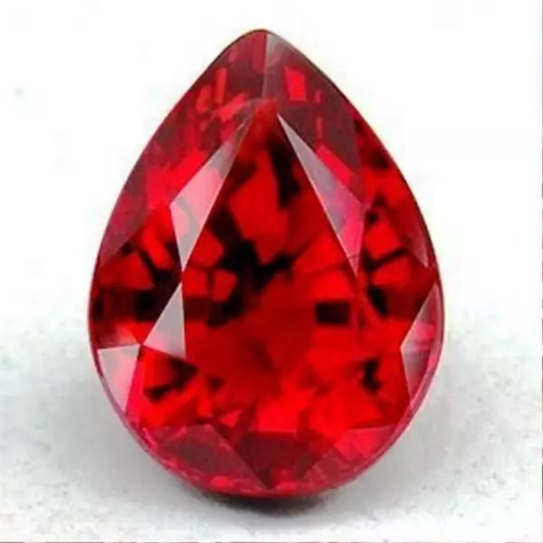 Earrings dengan Ruby (66 foto): Anting Emas dan Perak, Model Perak Bergaya Seperti Maskot 3337_9