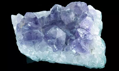 Blau und Blauer Quarz (18 Fotos): Merkmale von Saphir Quarz, magische und andere Grundstücke von Stein 3346_2