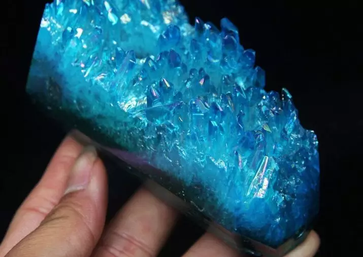 Blau und Blauer Quarz (18 Fotos): Merkmale von Saphir Quarz, magische und andere Grundstücke von Stein 3346_6