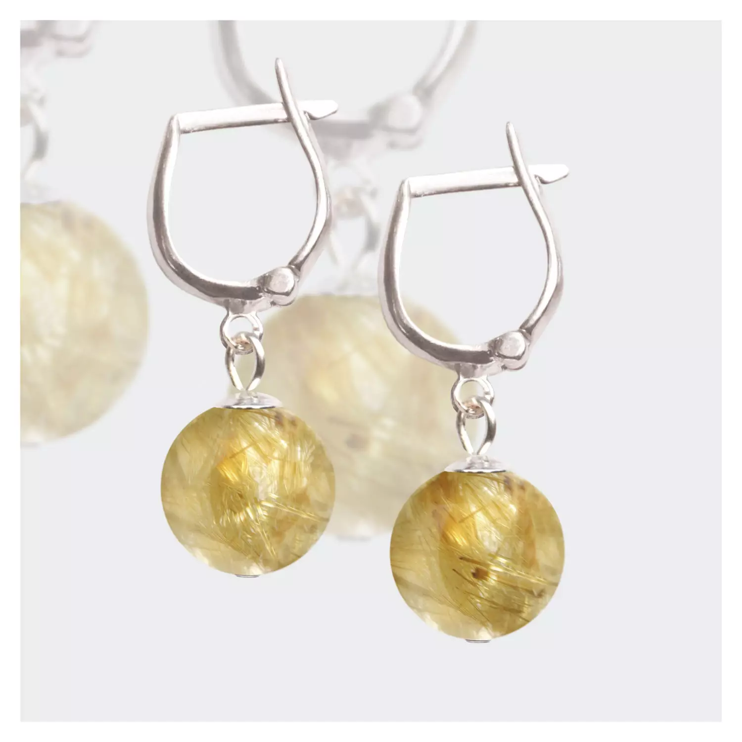 Earrings dengan Mountain Crystal (56 Foto): Anting-Anting Bergaya dengan Batu Trendy dalam Emas 3349_22