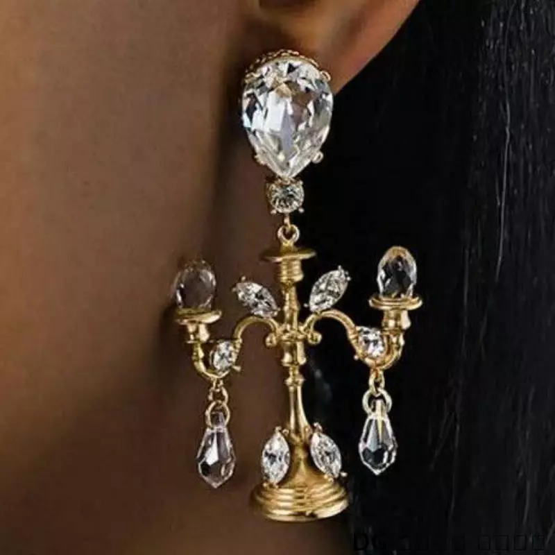 Earrings le criostail sléibhe (56 grianghraf): cluaise stylish le cloch trendy in ór 3349_41