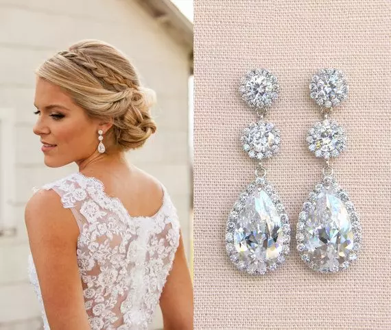 Earrings dengan Mountain Crystal (56 Foto): Anting-Anting Bergaya dengan Batu Trendy dalam Emas 3349_46