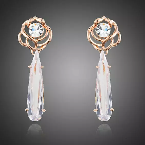 Earrings dengan Mountain Crystal (56 Foto): Anting-Anting Bergaya dengan Batu Trendy dalam Emas 3349_49