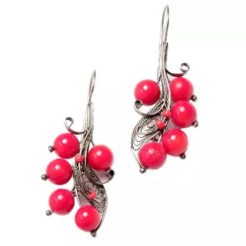 Earrings with coral (67 photos): Black Desert earrings from red coral, model with natural coral 3355_15