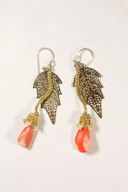 Earrings with coral (67 photos): Black Desert earrings from red coral, model with natural coral 3355_40