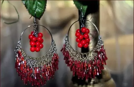 Earrings with coral (67 photos): Black Desert earrings from red coral, model with natural coral 3355_44
