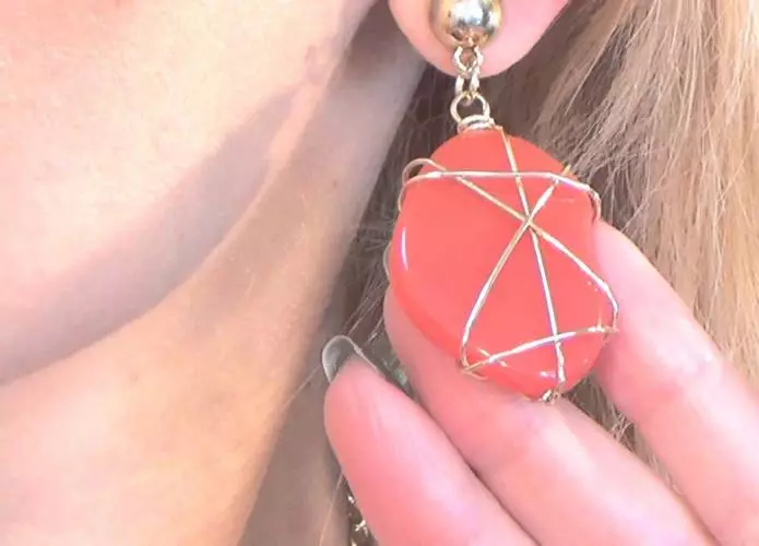 कोरल (67 फोटो) सह earrings: लाल कोरल, लाल कोरल, मॉडेल पासून काळा वाळवंट errings 3355_56