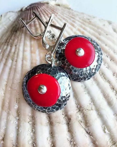 Earrings with coral (67 photos): Black Desert earrings from red coral, model with natural coral 3355_8