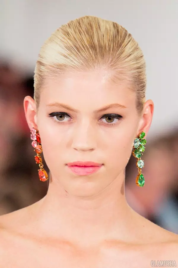 Oscar de La Renta Earrings (71 Mga Litrato): Mga Modelo gikan sa Beads ug Crystal Gikan sa Fashion House Oscar de la la La Rene 3361_15