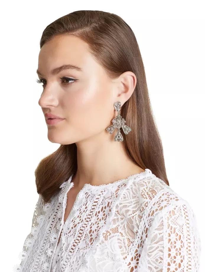 ઓસ્કાર ડી લા રેન્ટા earrings (71 ફોટા): ફેશન હાઉસથી મણકા અને ક્રિસ્ટલથી મોડેલો ઓસ્કાર ડે લા ભાડું 3361_32