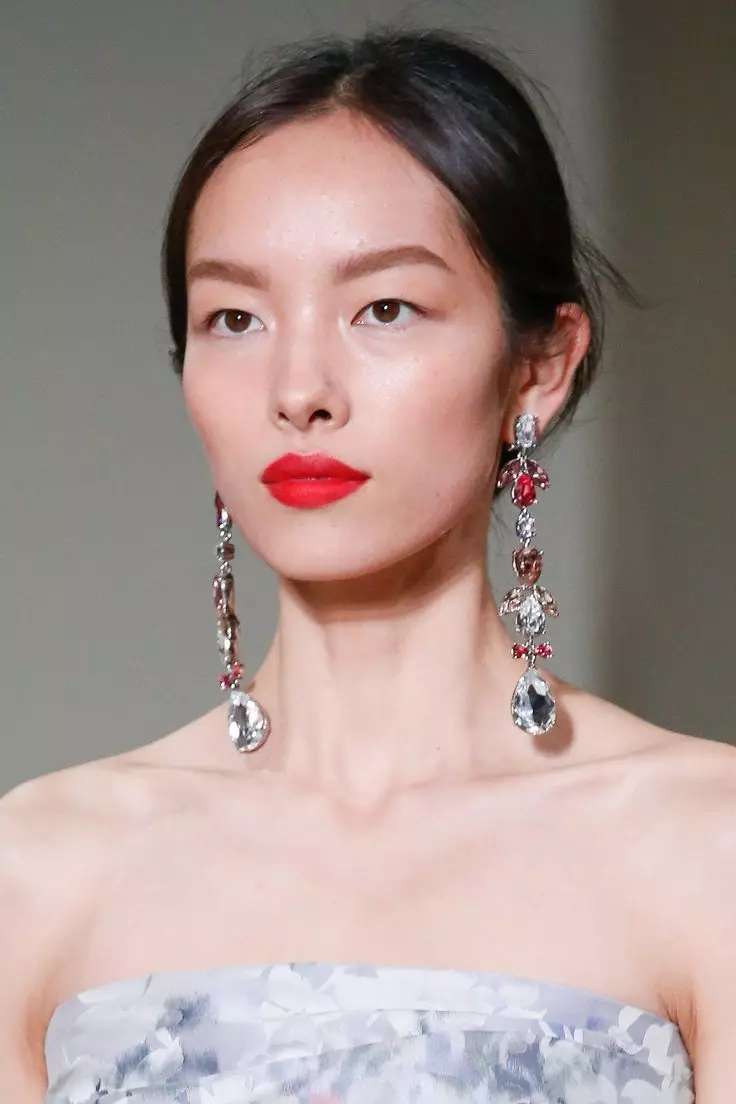 Oscar de la Renta Earrings (71 Foto): Model dari manik dan kristal dari rumah fesyen Oscar de la Rent 3361_4