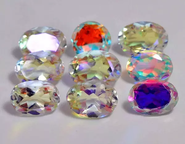 Rainbow Quartz: Description et propriétés du quartz mystique. Qui vient de la pierre mystique? 3368_4