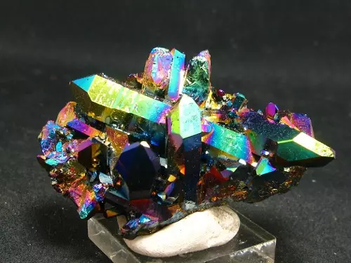Rainbow Quartz: Description et propriétés du quartz mystique. Qui vient de la pierre mystique? 3368_6