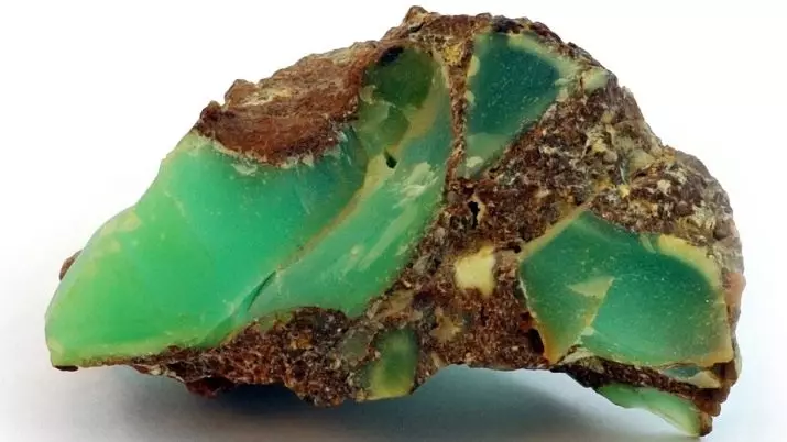 Chrysoprase (42 fotoj): Kio estas ĉi tiu ŝtono? Kiel li aspektas kaj kiu konvenas? Ĝia valoro por homoj. Ĉu eblas uzi krizoprason kune kun granato? 3378_19