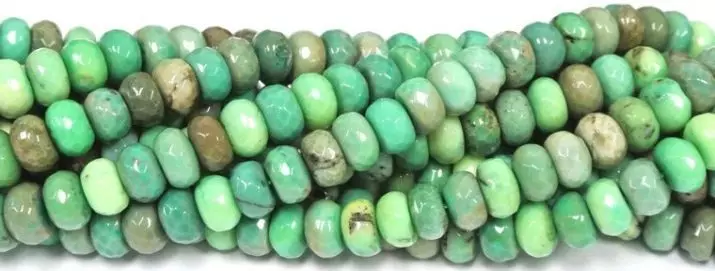 Chrysoprase (42 photos): What is this stone? What does he look like and who fits? Its value for humans. Is it possible to wear chrysoprase along with a grenade? 3378_35