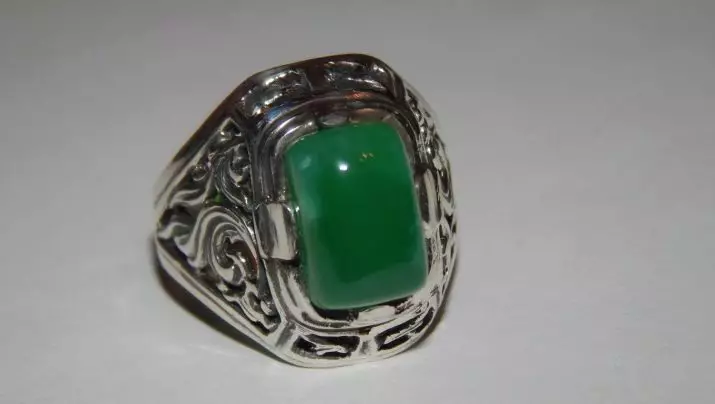 Chrysoprase (42 photos): What is this stone? What does he look like and who fits? Its value for humans. Is it possible to wear chrysoprase along with a grenade? 3378_39