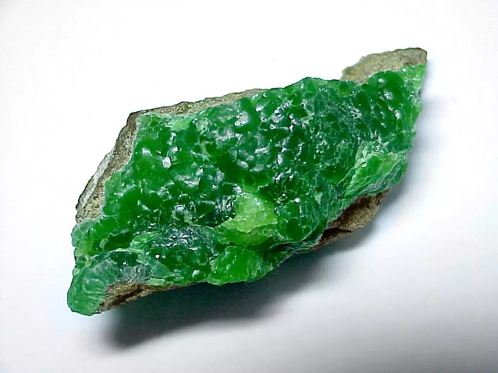 Aktinolithol (19 снимки): магия и други свойства на минерала, използването на камък 3388_12