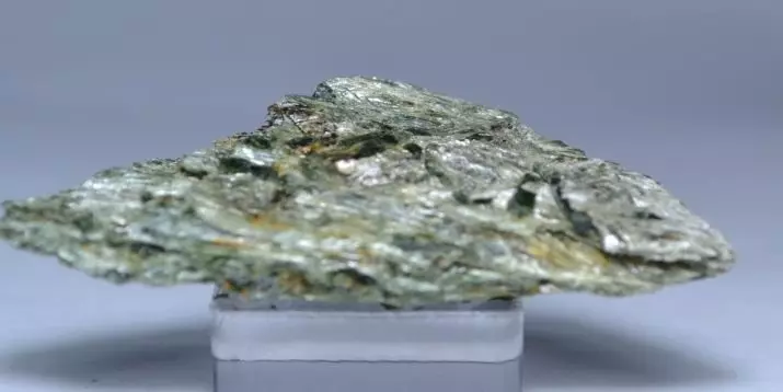 Aktinolithol (19 foto): magia e altre proprietà del minerale, l'uso della pietra 3388_18