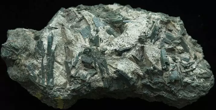 Актинолит (19 фота): магічныя і іншыя ўласцівасці мінерала, прымяненне каменя 3388_4